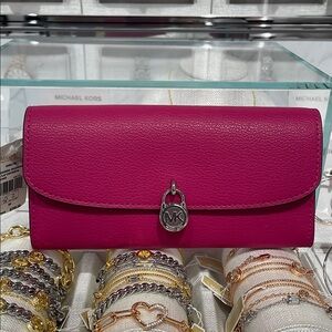 Michael Kors Hamilton Large Leather Flap Continental Wallet
Dragonfruit
NWT